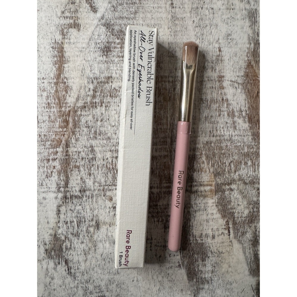 Rare Beauty Stay Vulnerable All-Over Eyeshadow Brush‎ (NIB) · Selena Gomez $18
